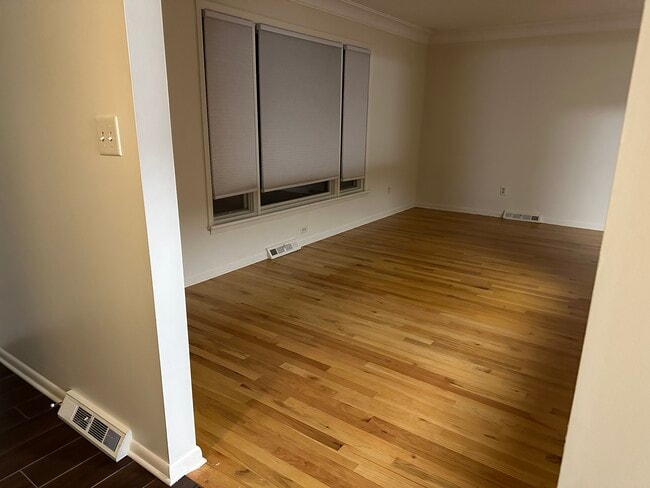 9574 Idlewood Dr, Cleveland, OH 44144 - photo 6