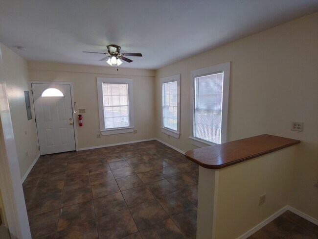 1319 31st St unit 2, Galveston, TX 77550 - photo 2