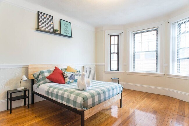 48 Babcock St unit 4, Brookline, MA 02446 - photo 2