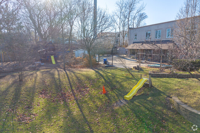 The courses at Montessori Academy encourage critical thinking and creativity.