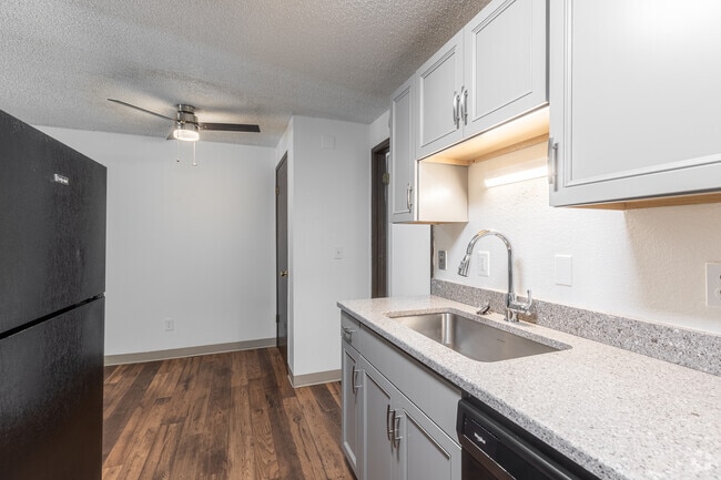 1BR, 1BA - 542 SF - Kitchen