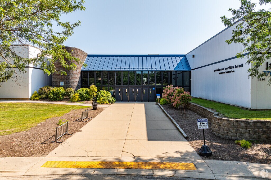 Gilmore Fine Arts School is a public school in Racine's Wustum Park community.