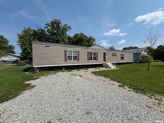 405 Middleton St, Iuka, IL 62849