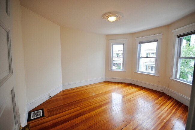 35 Sudan St unit U1 4-bed 4.5-bath, Dorchester, MA 02125 - photo 3