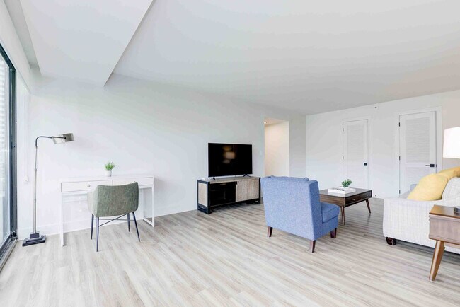 1550 Clarendon Blvd unit FL5-ID1024653P, Arlington, VA 22209 - photo 2