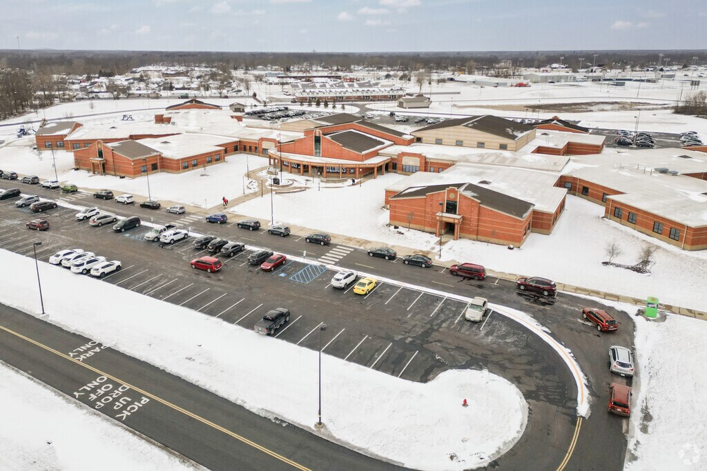 Defiance Elementary School - 8