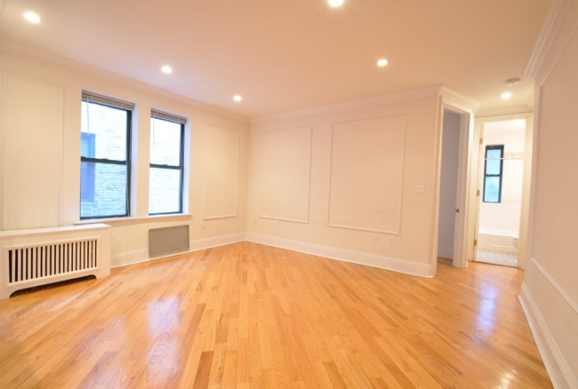 130 E 70th St, New York, NY 10021 - photo 3