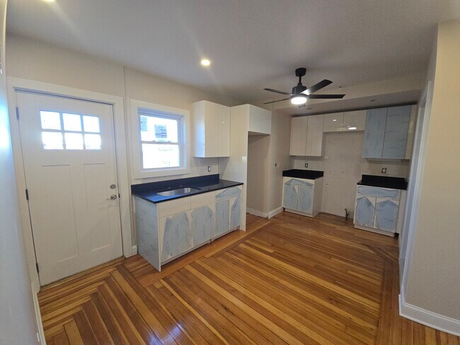 670 Killingly St unit 1 Bedroom, Johnston, RI 02919 - photo 7