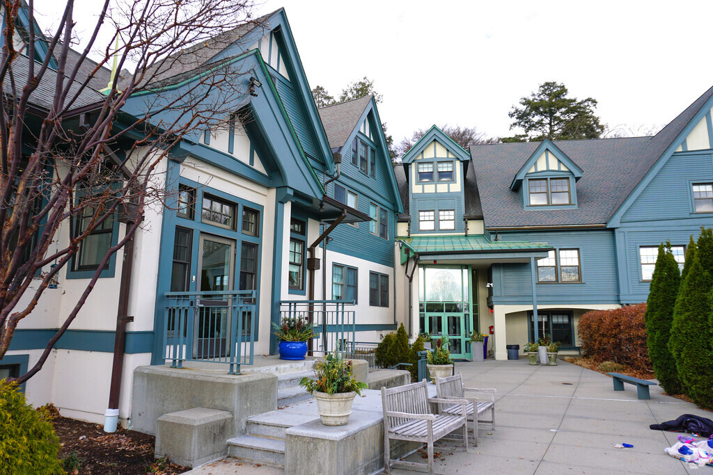 The Chestnut Hill School serves students in the Chestnut Hill Middlesex community.