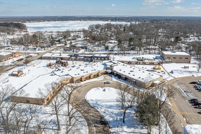 Oakridge Lower Elementary School is located in Muskegon, Michigan.