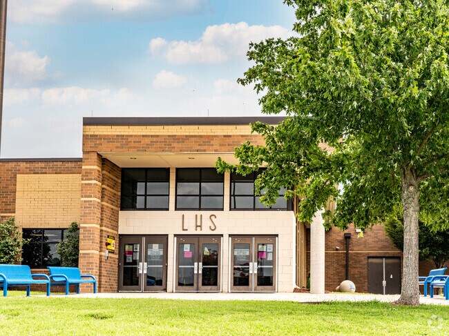 La Vergne High School enrolls over 2,000 students every year.