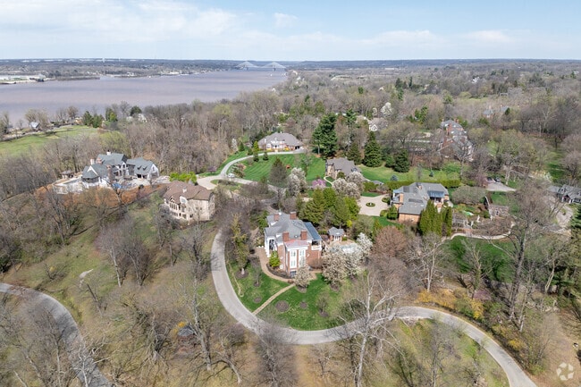 The rolling hills of Glenview house extravagant estates with privacy in nature.