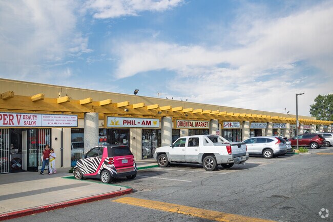 Explore retail stores and restaurants at the Moreno Valley Commerce Center in Creekside.