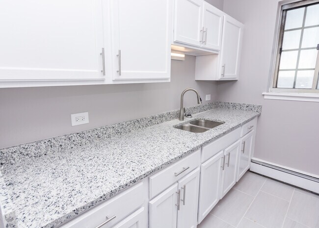 Jeffery Cyril Apartments, Chicago, IL 60649 - photo 3