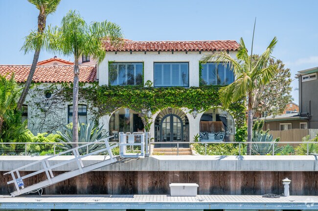 Mediterranean-style is a popular style in Naples.