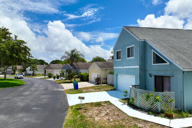 High Ridge communities have colorful, vibrant homes.