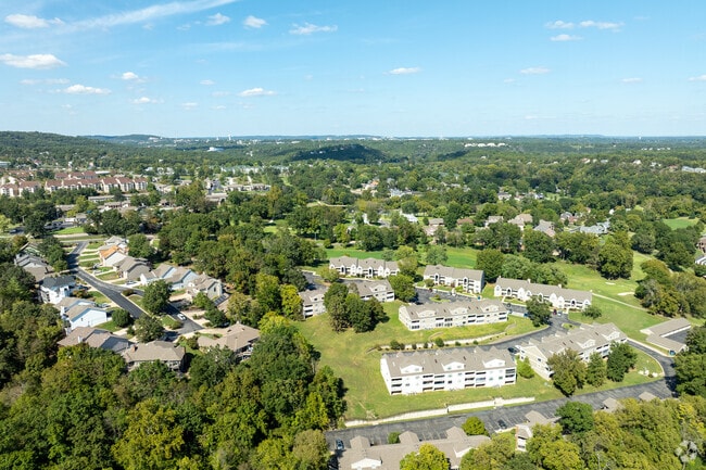 Southwest Branson is a lively neighborhood that connects to Table Rock Lake and offers its residents a variety of outdoor amenities.