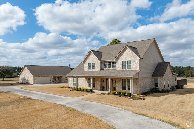 Large custom homes are spread throughout the more remote parts of Huntsville suburbs.