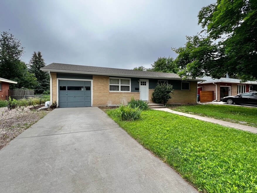 Beautifully Remodeled 5 Bed 2 Bath House i...