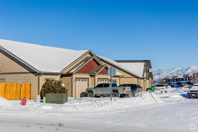 Ponderosa Pines is full of cozy craftsman style homes.