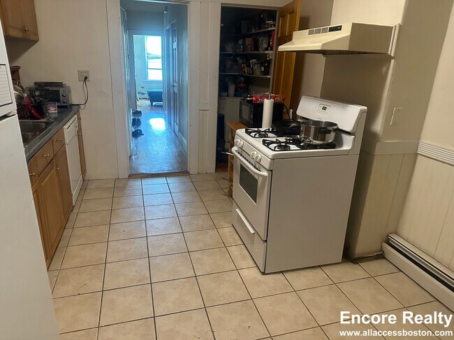 80 Prentiss St unit 8, Watertown, MA 02472 - photo 2