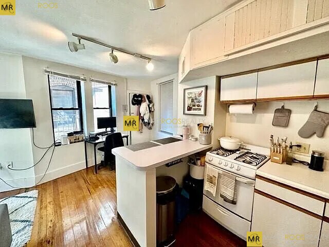 13 Charter St unit 2R, Boston, MA 02113 - photo 5