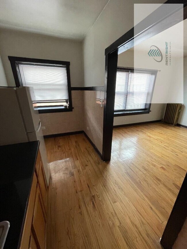 4019 W Irving Park Rd unit 4027-217, Chicago, IL 60641 - photo 7