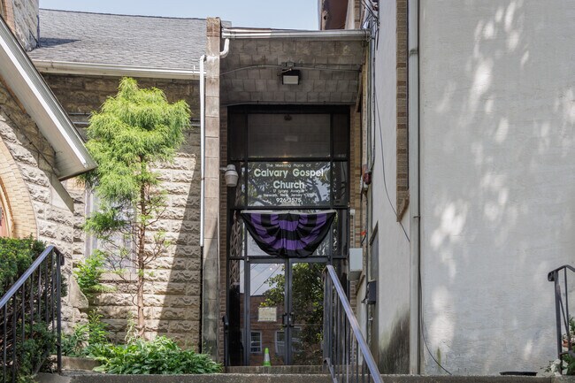 Calvary Christian School is located in Newark, NJ.