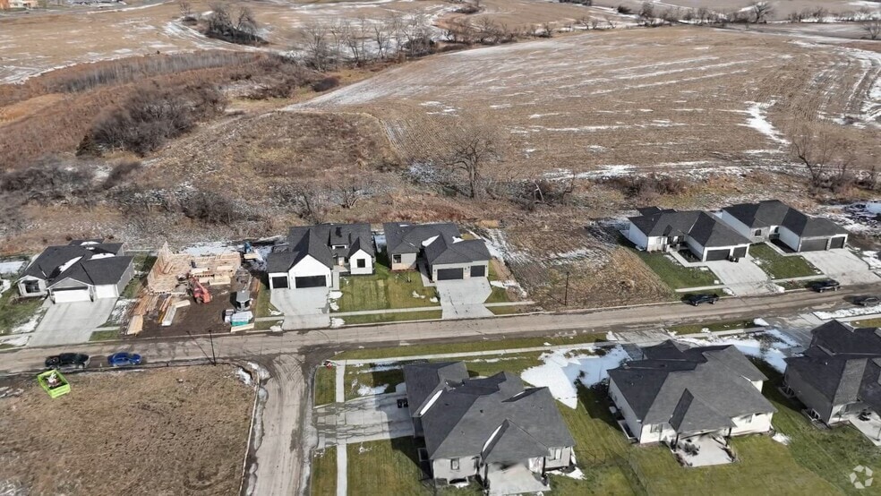 8710 Dragonfly Ln, Lincoln, NE 68516 - photo 2