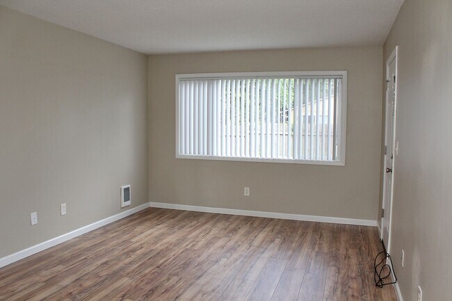 4609-4609 NE Killingsworth St unit 4605 - 05, Portland, OR 97218 - photo 3