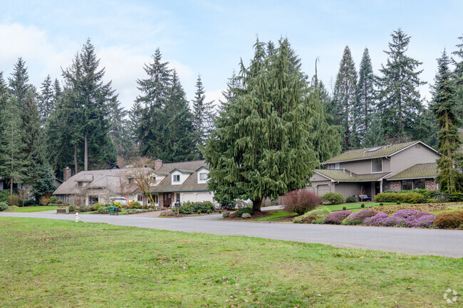 Homes throughout Mercer Island Estates have convenient access to open green spaces.