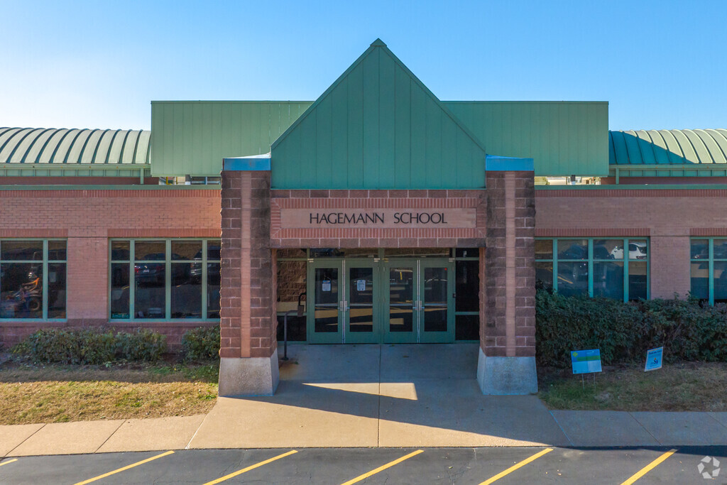 Hagemann Elementary School has an overall B Niche Grade.