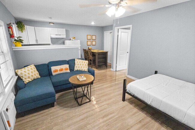 7813 Detroit St unit ID1257726P, Houston, TX 77017 - photo 2