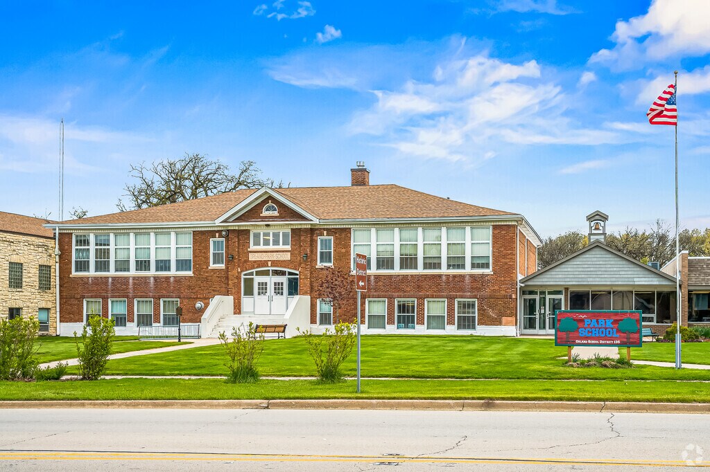 Orland Park Elementary School nurtures student emotional growth and academic development.