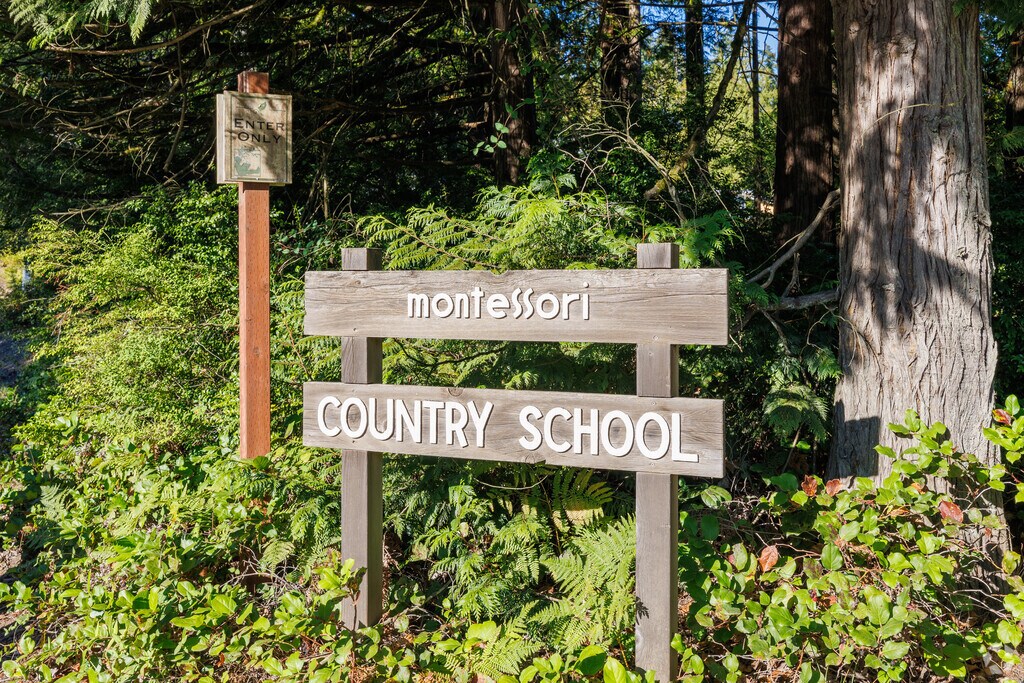 Montessori Country School