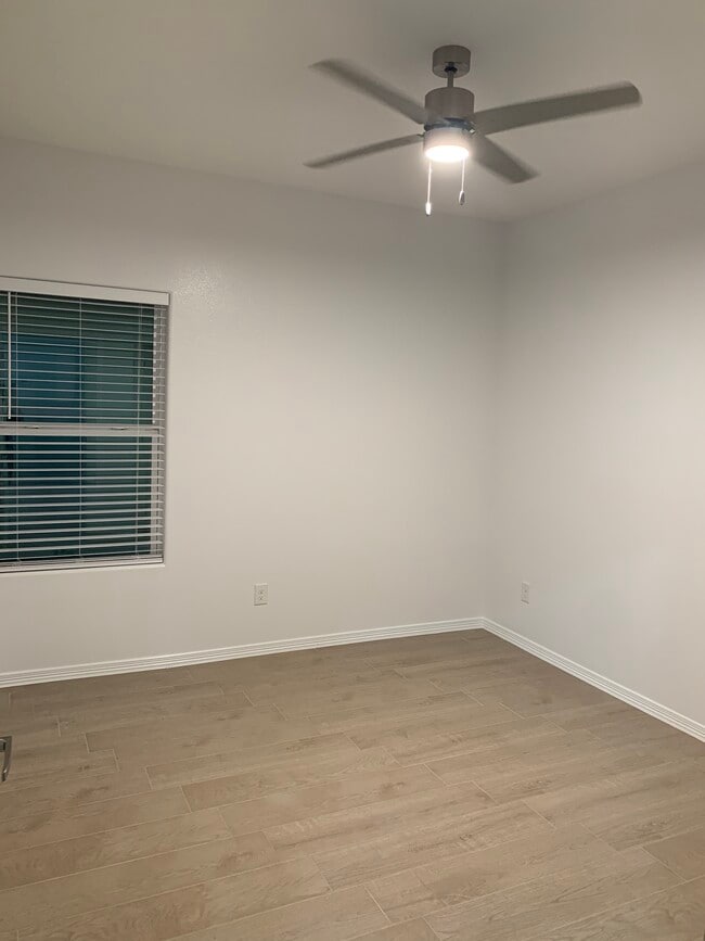 918 N Spruce St unit number 4, Edinburg, TX 78541 - photo 7