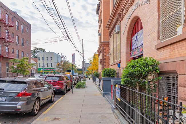 PS 108 has 780 students in grades PK, K-5.