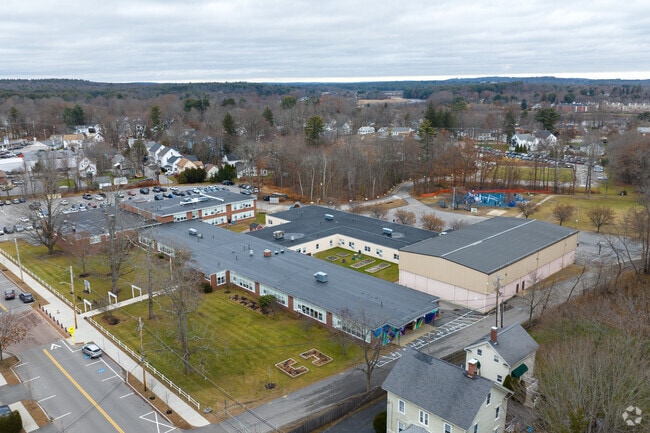 Lincoln Street Elementary School is a public school in Exeter.
