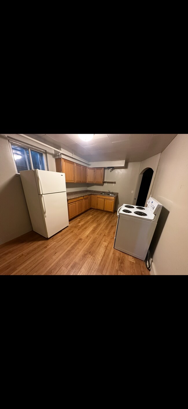 711 16th St NW unit 3, Minot, ND 58703 - photo 3