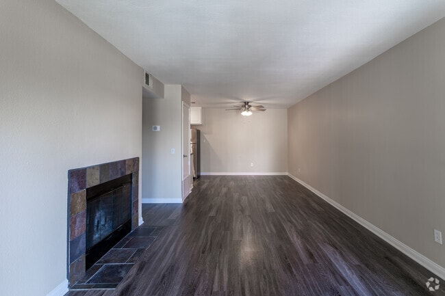 1BR, 1BA - 710 SF