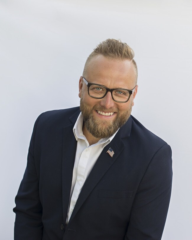 Agent Photo
