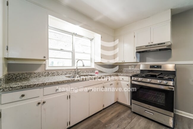 1836 Shamrock Dr, Jackson, MS 39204 - photo 5