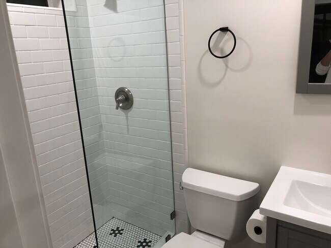 202 39th St unit 202 - 1 Bedroom, Manhattan Beach, CA 90266 - photo 7