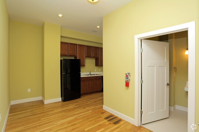 1BR - 584SF - Dining Area