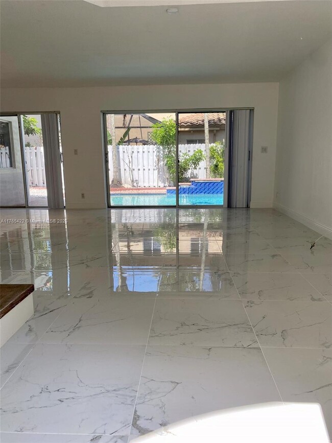 11301 Rockinghorse Rd, Hollywood, FL 33026