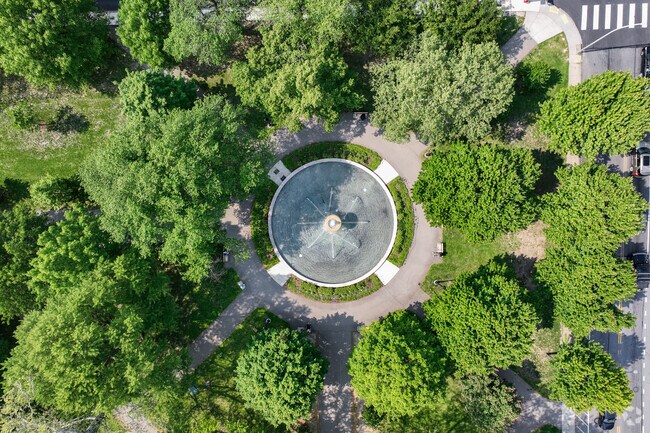 Bird eye view of the beautiful fountain in Allegheny Commons Park.