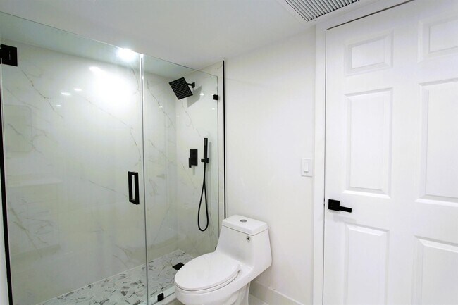 2890 N Oakland Forest Dr unit 103, Oakland Park, FL 33309 - photo 7