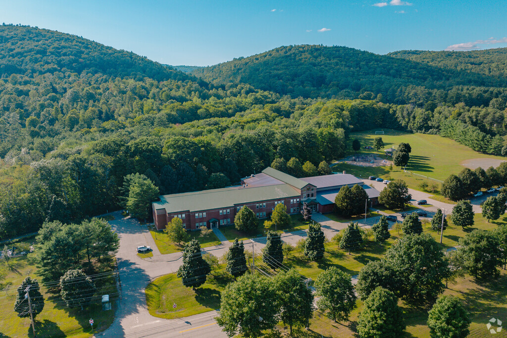 Dothan Brook School has an extensive academic program for students.