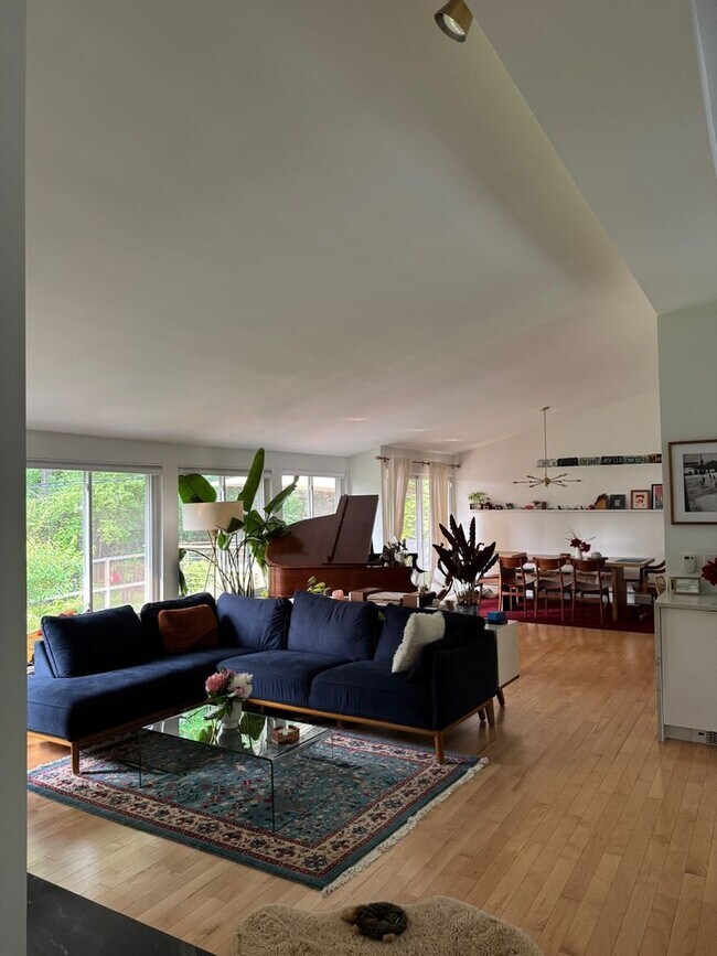 1237 Meadowbrook Ave, Ann Arbor, MI 48103