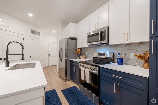 1BR, 1BA - 761SF - Hawthorne -Kitchen